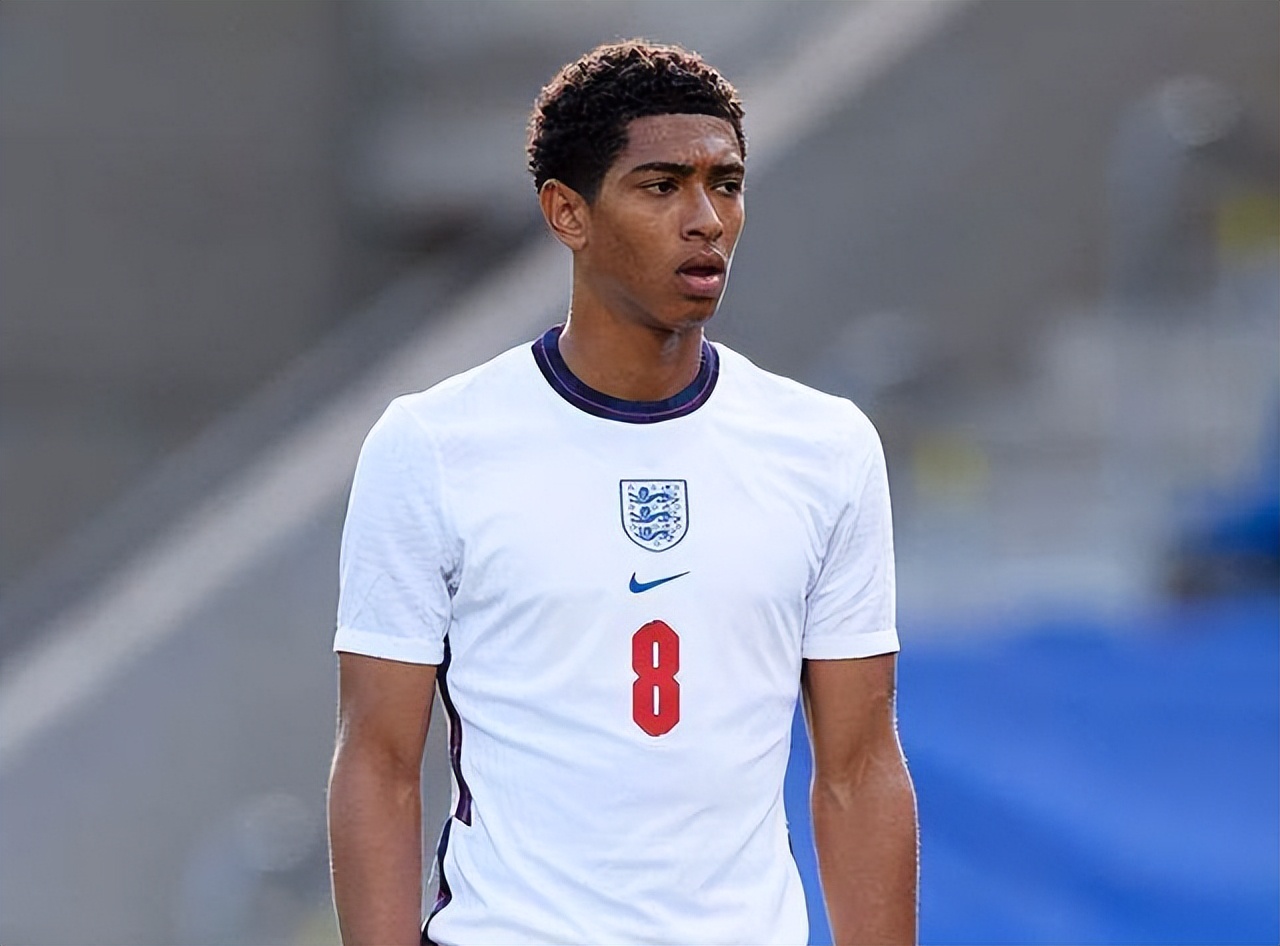 VAR准确地因姆巴佩的手球取消了皇马的一个进球