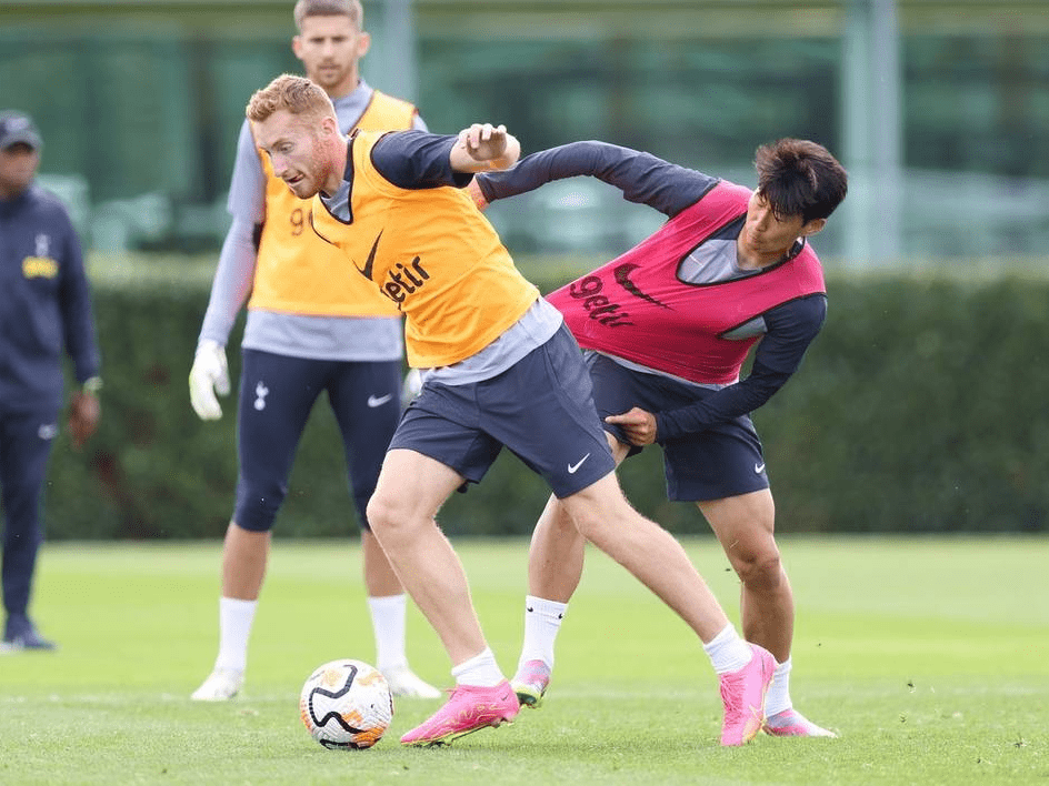 官方：尤文图斯与20岁前锋塞里涅-德梅续约至2028年