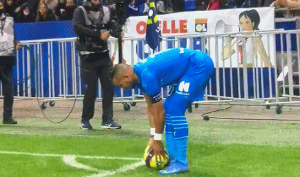 官方：刘殿座当选2025赛季中超最佳守门员，本赛季中超实现10次零封（官方宣布：刘殿座荣膺2025赛季中超最佳门将，本季斩获10场零封）