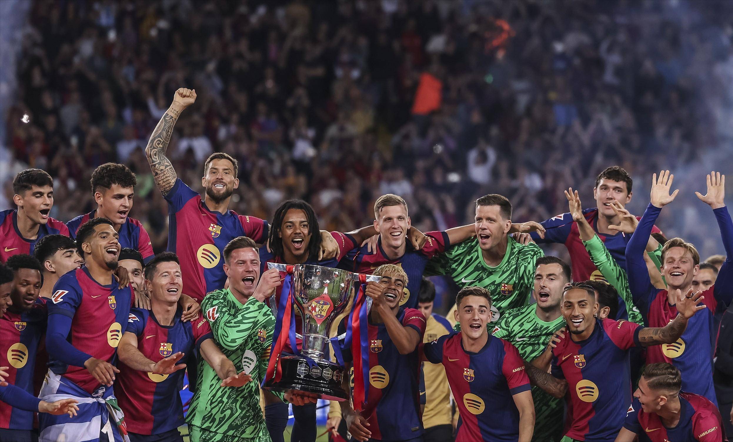 至少缺席三个月！国米官方：邓弗里斯已接受左脚踝稳定手术（国米官宣邓弗里斯接受左踝稳定手术，至少休战三个月）