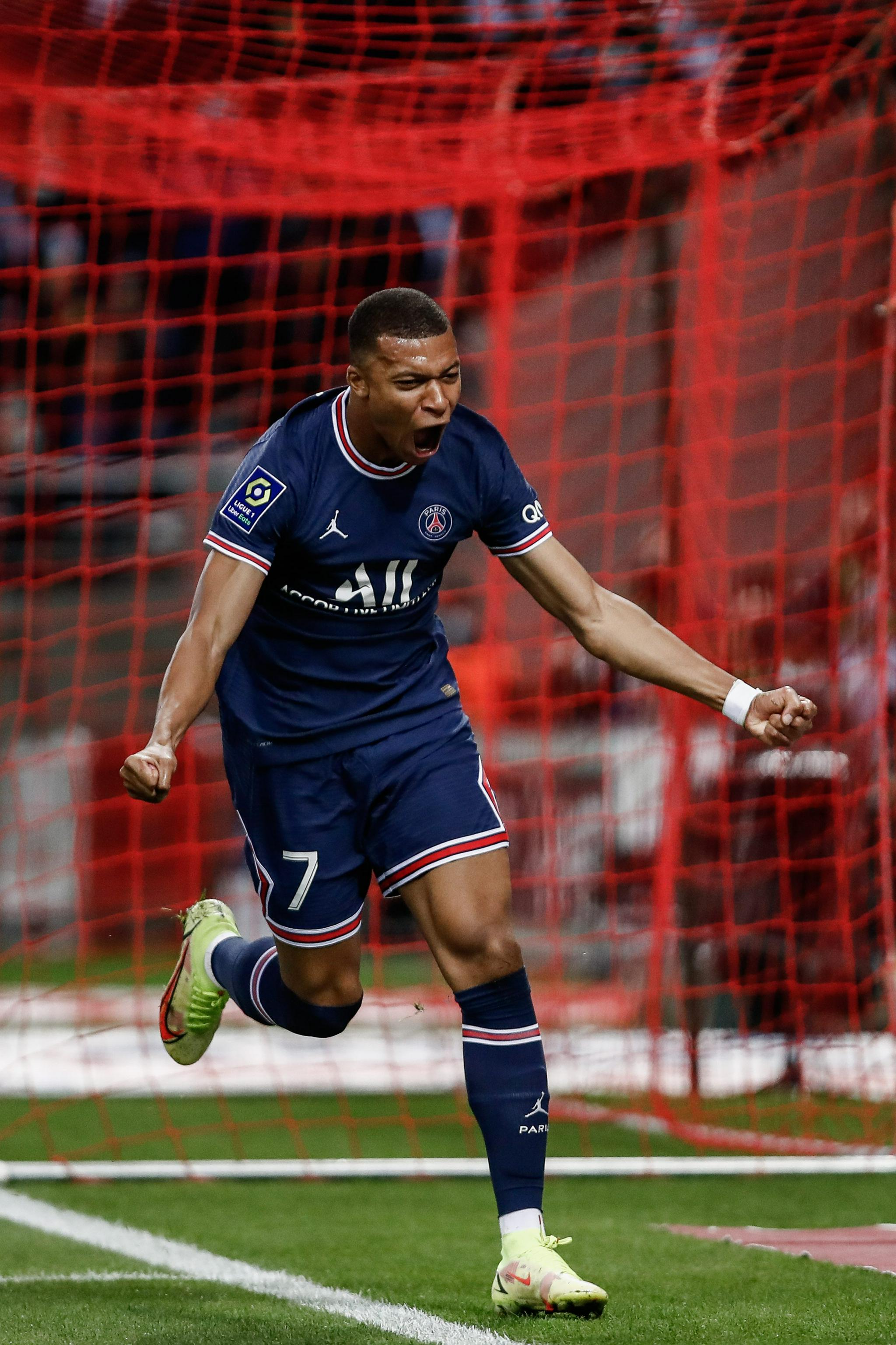 损兵折将!曼联战蓝狐恐难大胜 数据示2-1晋级（曼联伤情严峻，战蓝狐恐难大胜，数据预测2-1晋级）