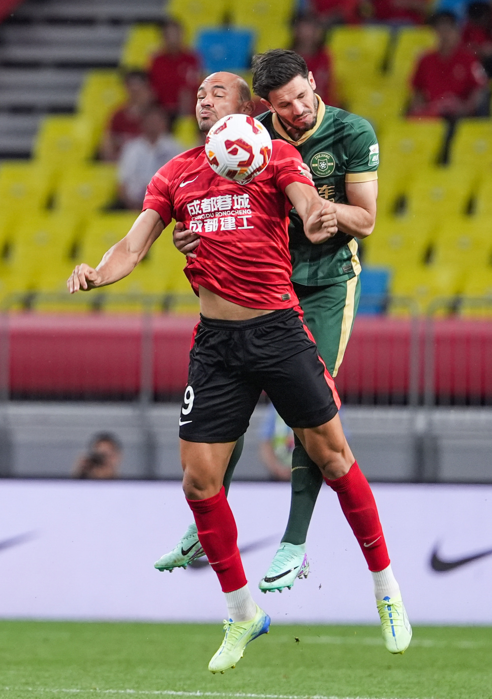 米体：国米为36岁索默寻找接班人，维卡里奥成为首选（米体：国米为36岁索默物色接班人，维卡里奥成头号目标）