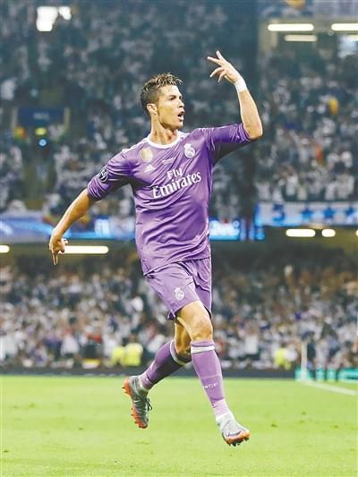 76场比赛10个帽子戏法，凯恩帽子戏法数来到德甲历史第五（凯恩76战收获10次帽子戏法，升至德甲历史帽子戏法榜第5）