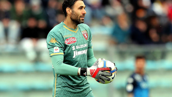 记者：巴萨有意埃及17岁前锋阿卜杜勒卡里姆，并已采取行动