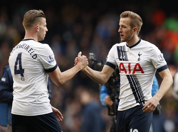 TyC记者：斯卡洛尼将带着大力神杯参加世界杯抽签仪式