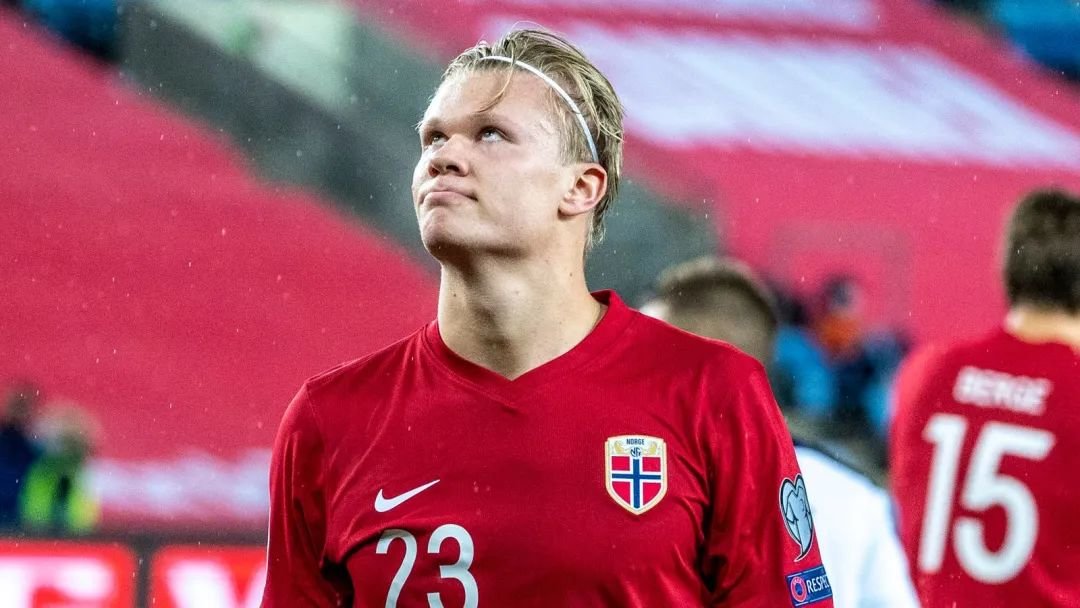 蓝军秘史：斯坦福桥点球点下方安葬着蓝军传奇奥斯古德的骨灰（蓝军隐秘往事：斯坦福桥点球点下埋着传奇名宿奥斯古德的骨灰）