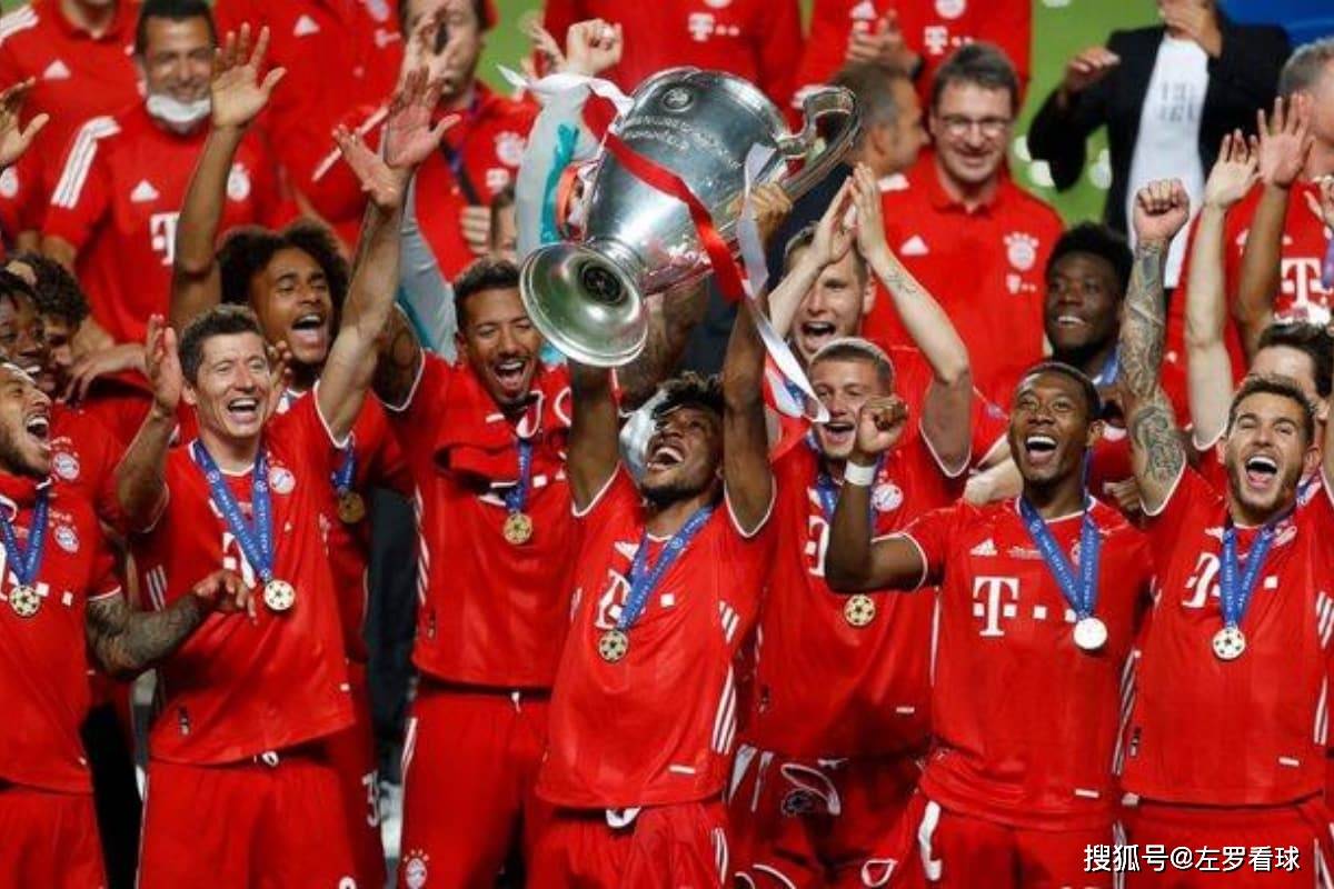 哈兰德晒与母亲、哥哥合照：老大、我和我哥