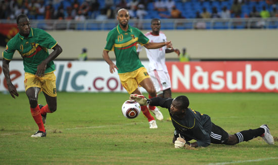日职联战报：鹿岛鹿角主场2-1横滨水手，时隔9年再次夺冠