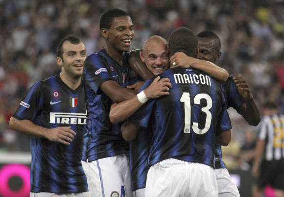 普利西奇成为英雄，AC米兰逆转都灵，重返意甲榜首（普利西奇一锤定音，AC米兰逆转击败都灵，重登意甲榜首）