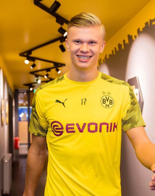 2025赛季足协杯现场观众总人数为505278人次，场均8020人（2025赛季足协杯观赛总人数达505278人次，单场平均8020人）