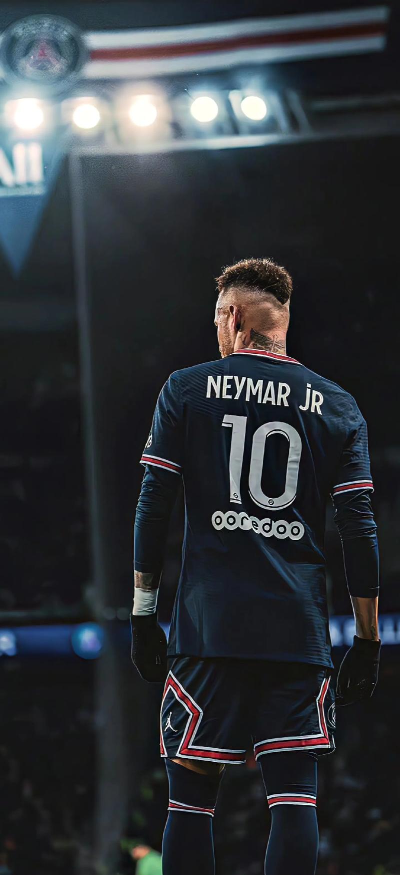 曼联在传闻中受到“特殊”德甲边锋的诱惑，内部人士透露他被告知要拒绝转会（曼联据传看上“特别”德甲边锋，知情者称球员已被建议拒绝加盟）