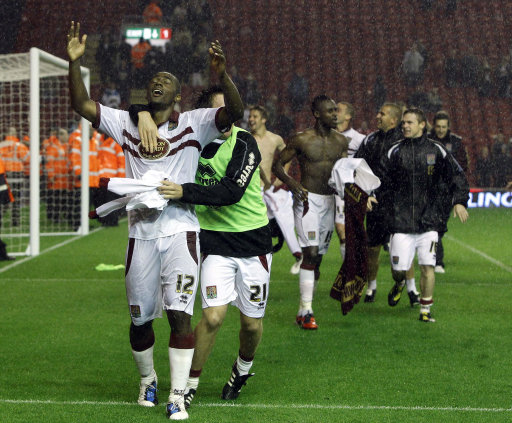 为什么现实中有很多门将踢球能踢到40岁以上，成熟期会比较漫长？