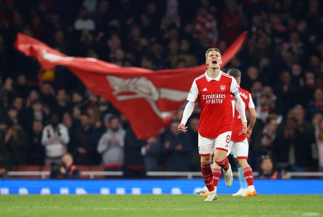 评论丨2025赛季中超联赛落幕：足球的“冷”和群众的“热”（评论丨2025赛季中超收官：场内“冷”，场外“热”）